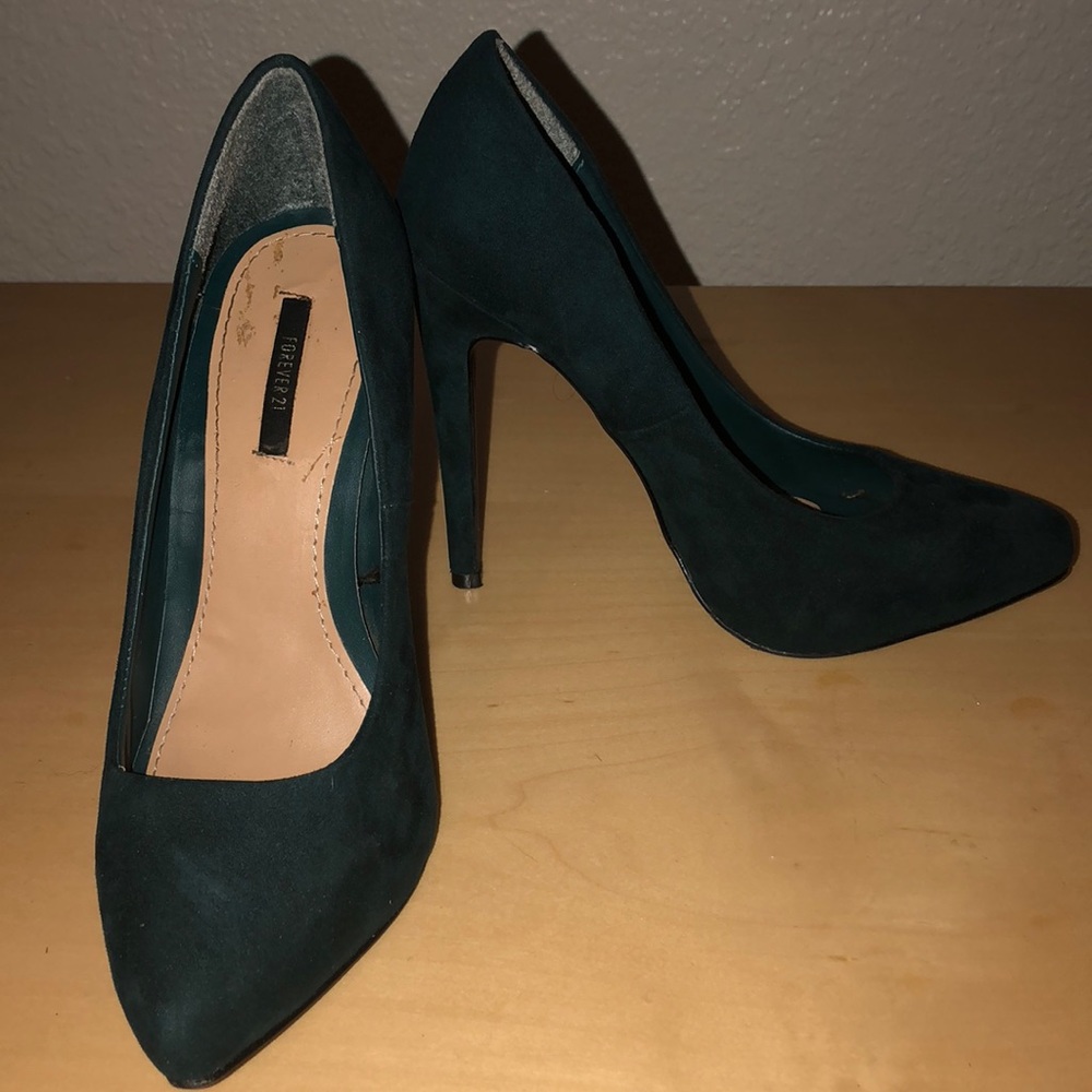 Green faux swade pumps